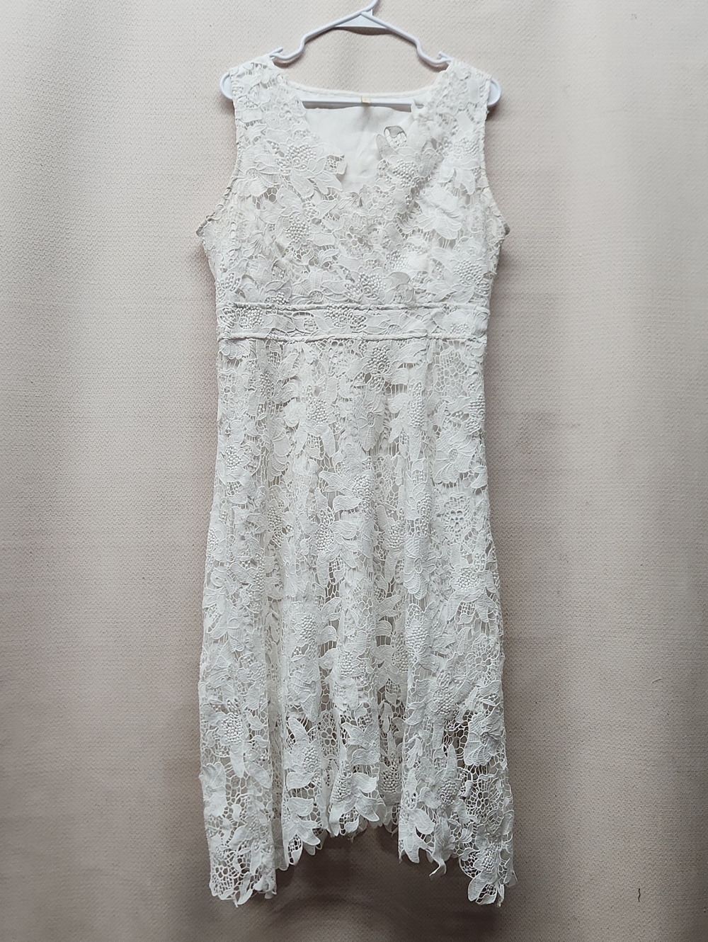 Elegant White Lace Maxi Dress with V-Neck
